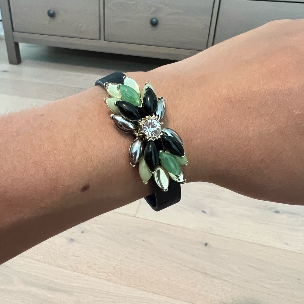 Floral Teardrop Accent Leather Bracelet in Black and Green